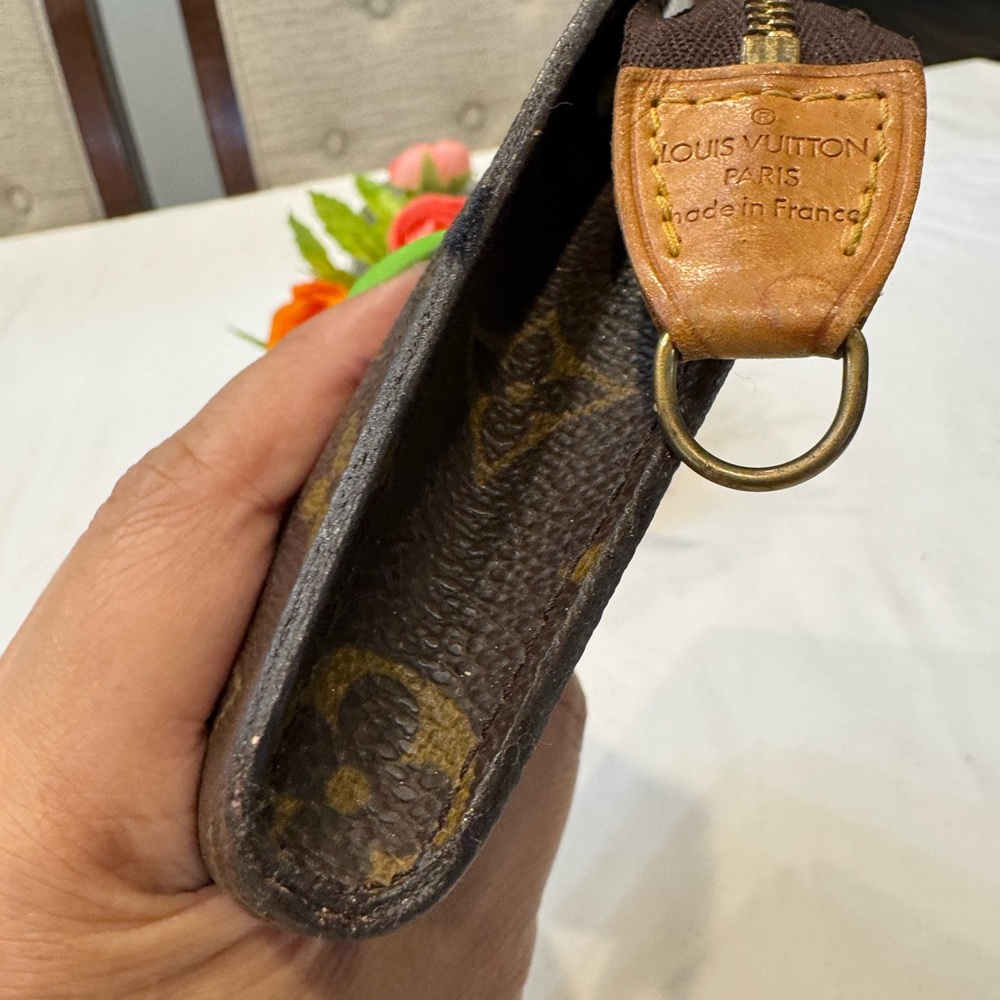 Authentic Louis Vuitton Brown Monogram Clutch - Picture 5 of 10